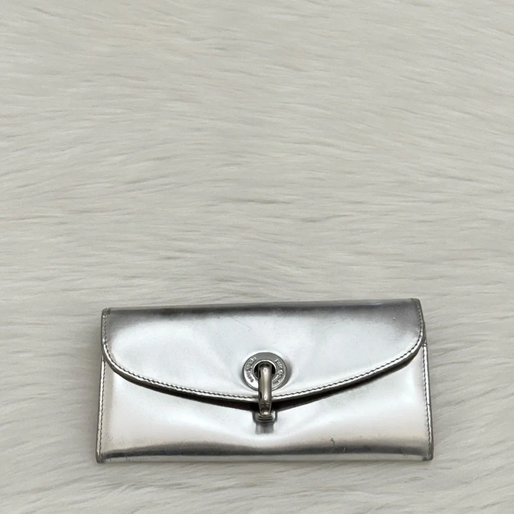 KATE SPADE - METALLIC SILVER LONG BIFOLD SECURE CLOSURE WALLET